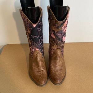 Rodeo Ropers Cowboy Boots. Pink Camo Print. Size 9W.